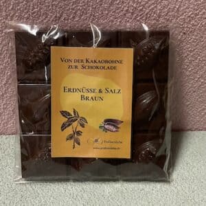 pralinenliebe-schokoladentafel-beantobar-erdnuesse-salz-braun